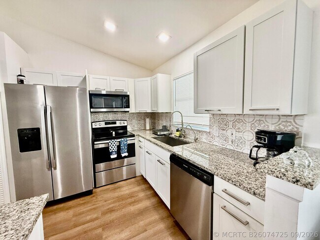 Building Photo - 1757 SW Gemini Ln