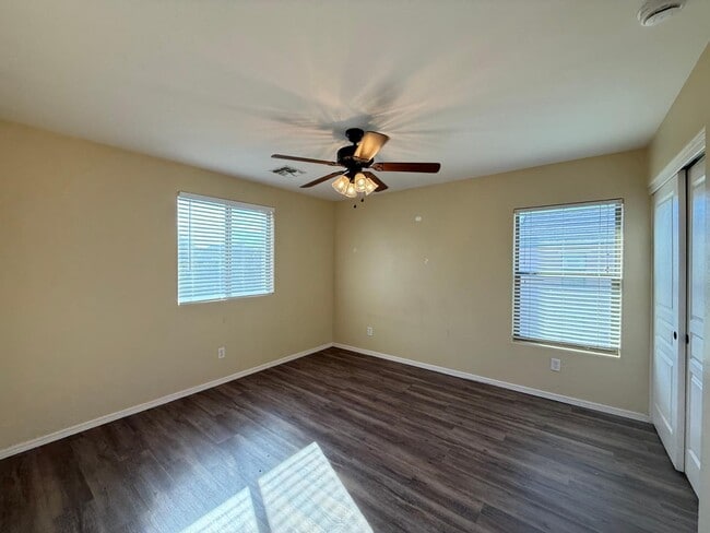 Building Photo - 1727 E Joseph Way