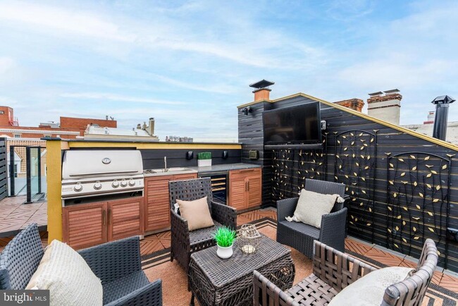 Building Photo - 810 Prince St