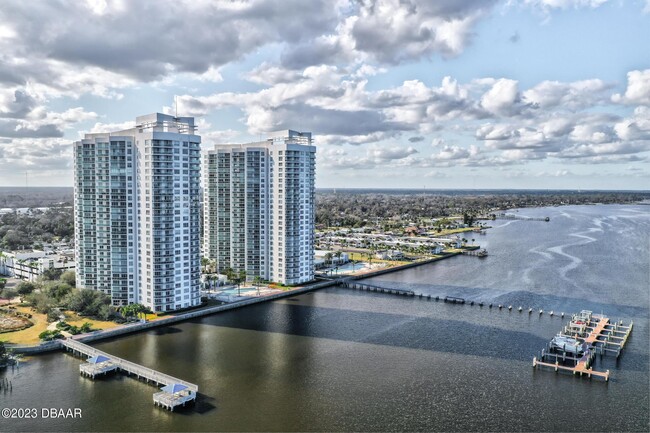 Building Photo - 241 Riverside Dr