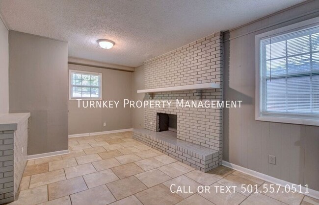 Building Photo - 14 S Wakefield Dr