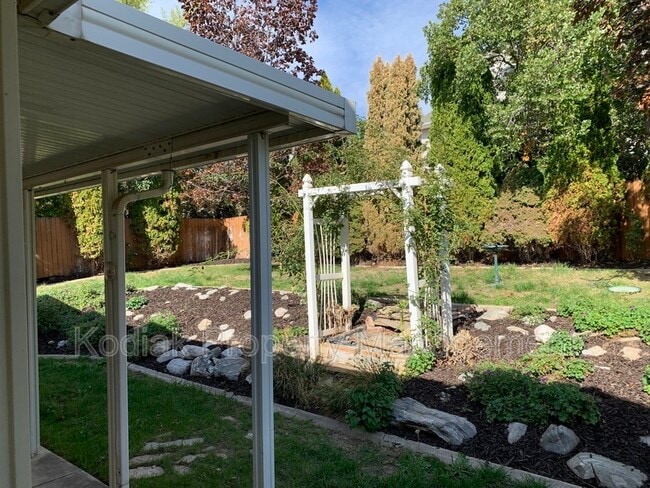 Building Photo - 1737 E 2800 N