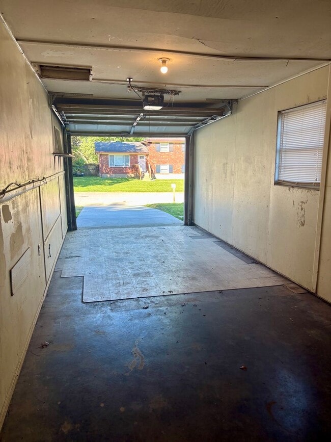 Building Photo - 3 bedroom home for rent