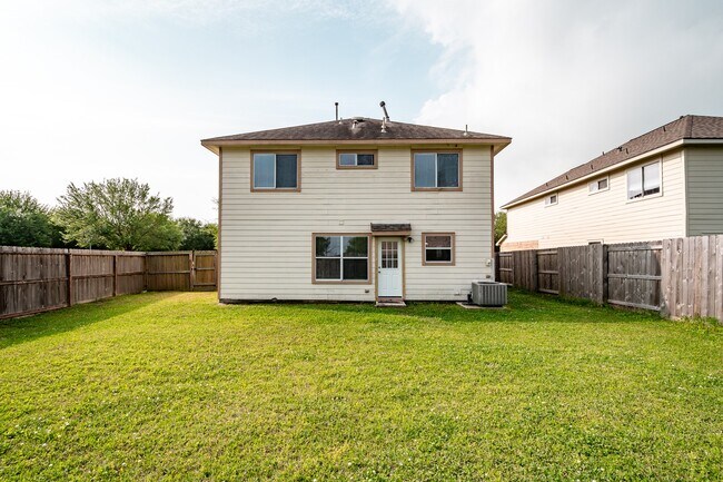 Building Photo - 4435 Crossvine Ave