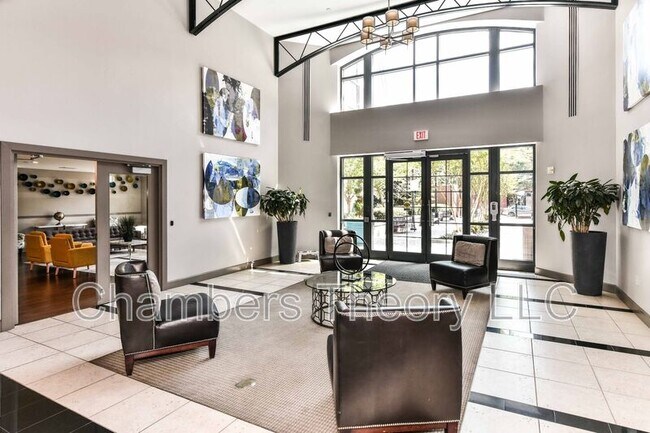 Building Photo - 1021 N Garfield St