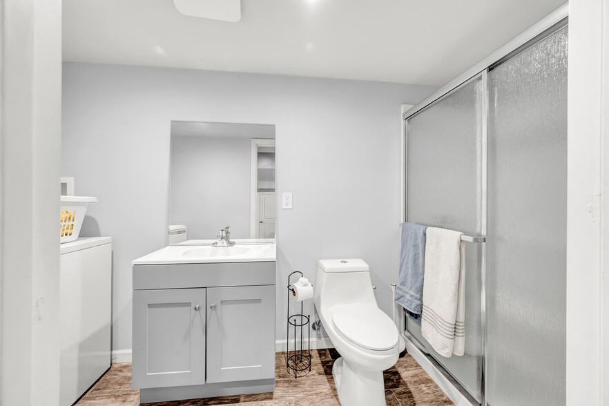 Building Photo - 8 Highridge Rd