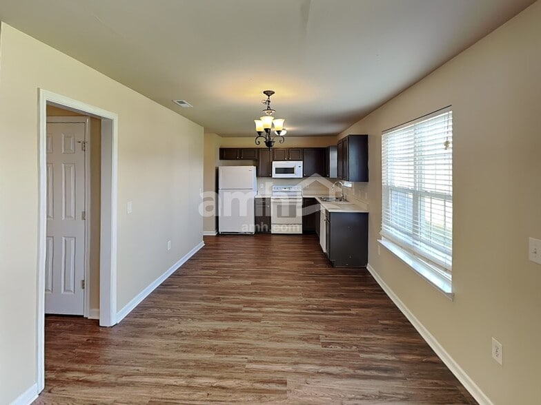 Building Photo - 1041 Vanguard Dr