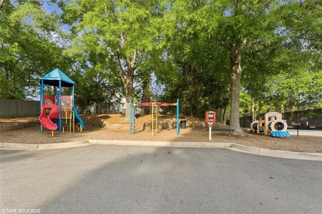 Building Photo - 230 Bluff Oak Dr