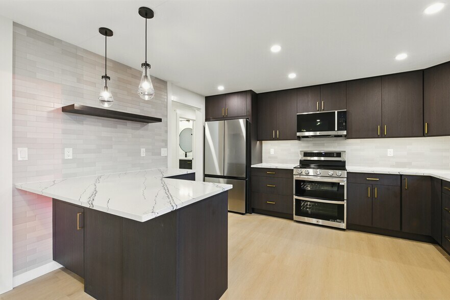 Kitchen - 5150 S Creston St