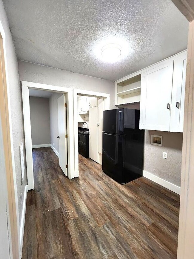 Building Photo - Fantastic 1 Bed 1 Bath Duplex in Shartel B...