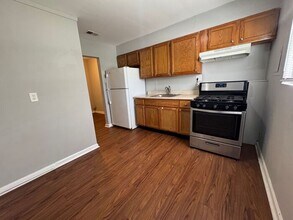 Building Photo - Cute 3 Bedroom 1 Bathroom