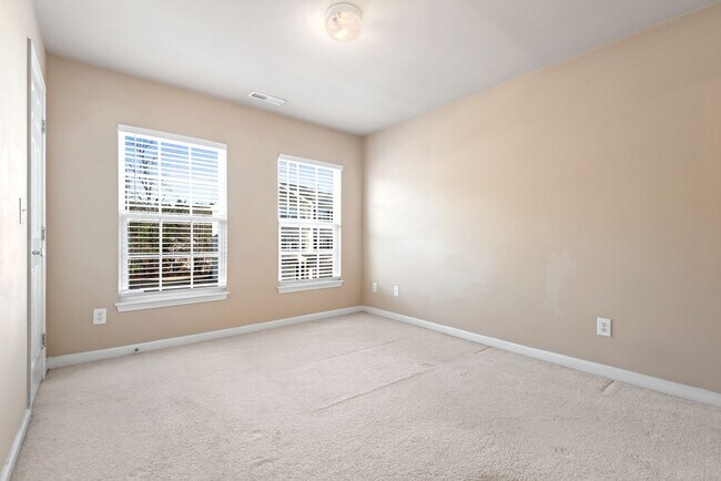 Building Photo - Two Bedroom Durham Townhouse: Available August 7th