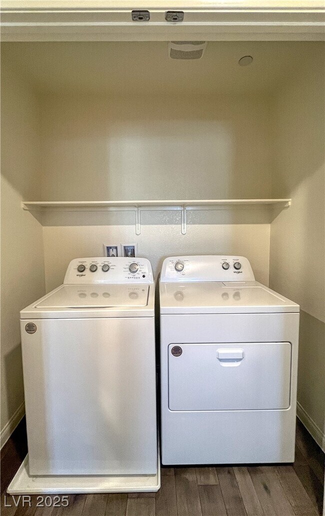 Building Photo - 12748 Feathersong