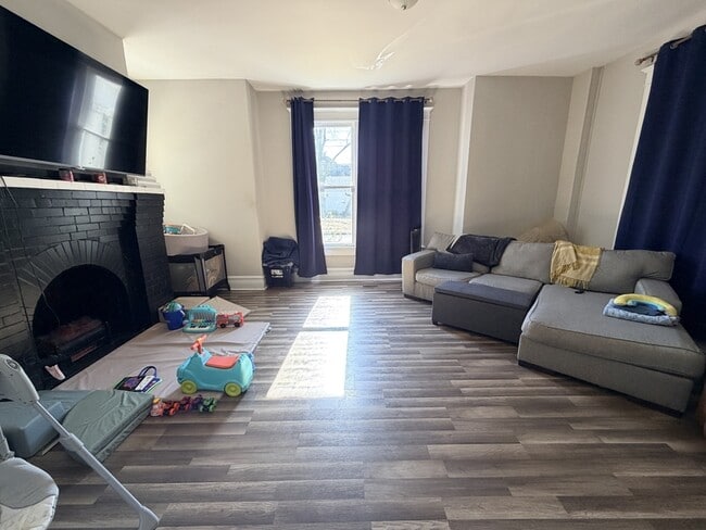 Building Photo - 124 Linden Ave