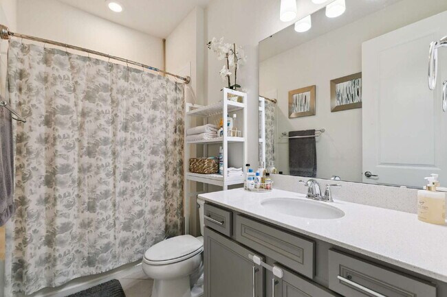 Building Photo - Discover Comfort and Space in this 4-Bed, 2-Bath Orlando Gem!