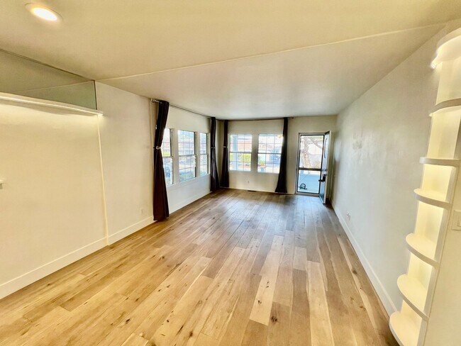 Building Photo - 1072F-A/B-PGPM-T/L-CS