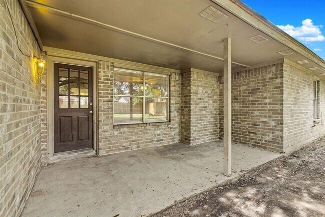 Building Photo - 2106 Rycroft Dr