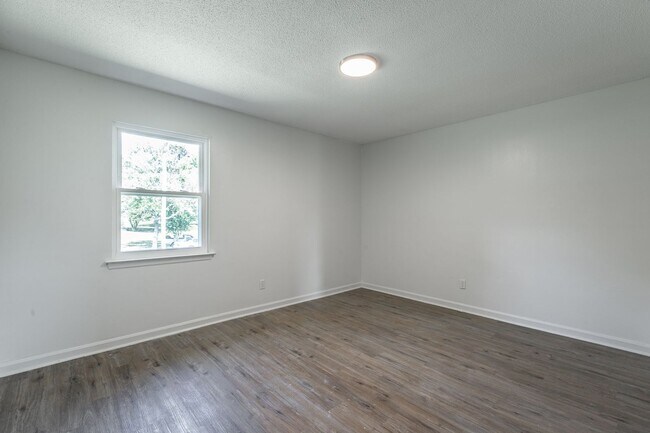 Building Photo - 7437 Private Ln