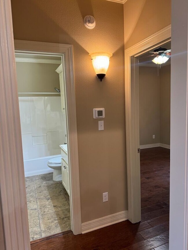 Building Photo - 508 Brompton Ln