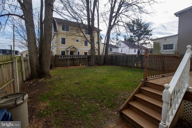 Building Photo - 234 E Linden St