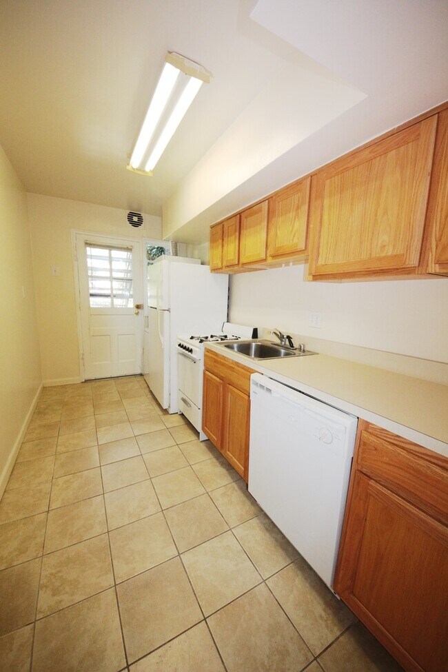 Building Photo - 218 10th St NE