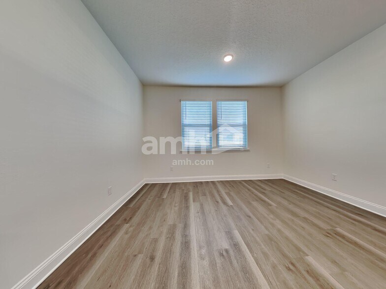 Building Photo - 11614 Hillside Dr