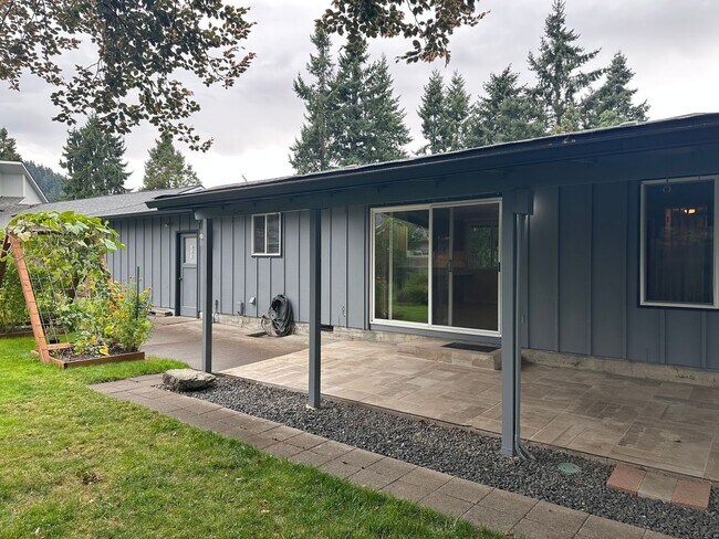 Building Photo - Beautiful 3 bedroom 2 bath house in Thurston!