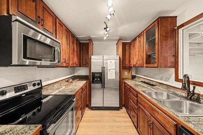 Building Photo - 2658 35th Ave W