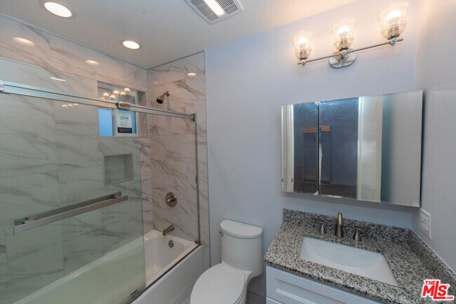 Building Photo - 2208 S Harcourt Ave