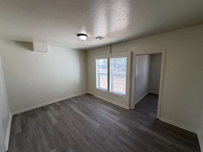 Building Photo - 1010 N Park Ave