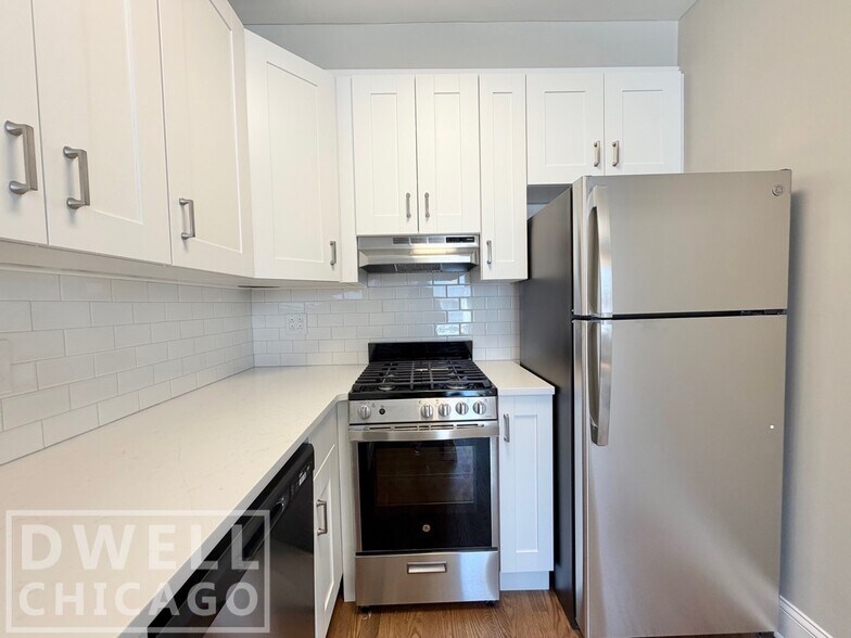 Building Photo - 6226 N Clark St