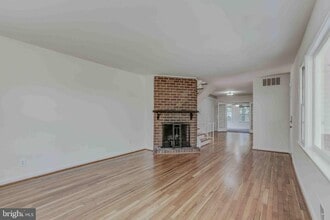 Building Photo - 9703 Stoneham Terrace