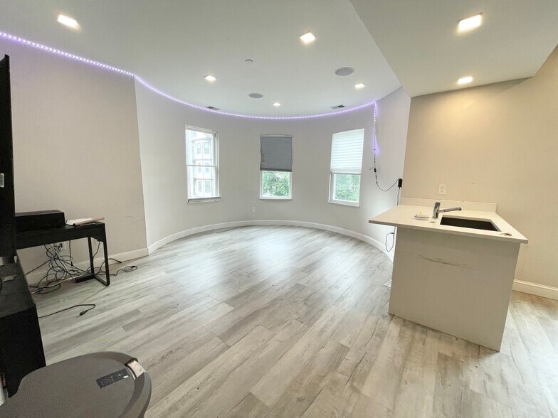 Building Photo - 113 Hillside St