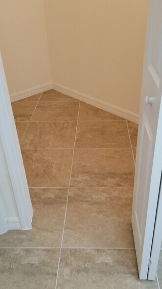 Large walk-in Master closet - 12604 Garibaldi Ln