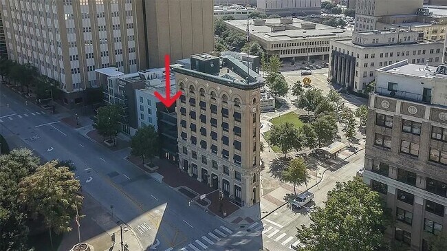 Building Photo - 1006 Houston St