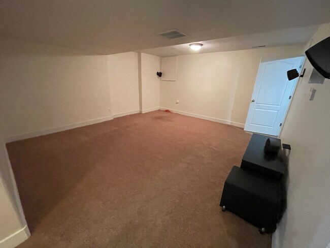 Building Photo - 4274 Lake Bridge Dr