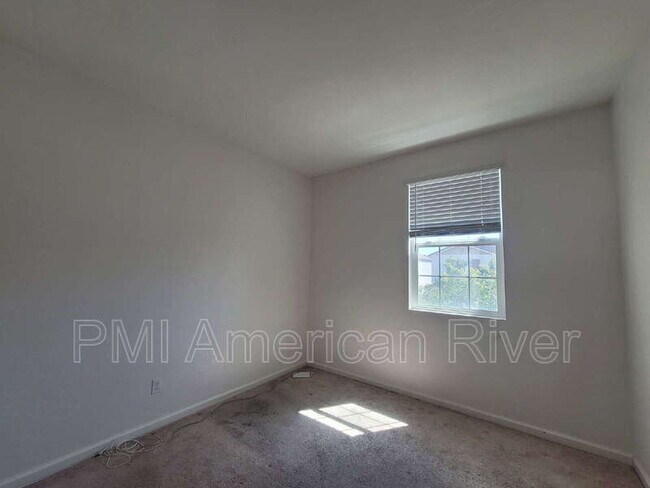 Building Photo - 3805 Amelia Rose Way