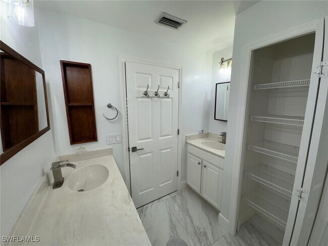 Building Photo - 610 NW 36th Pl