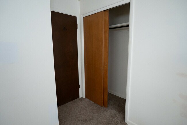 Building Photo - 180 Estes St