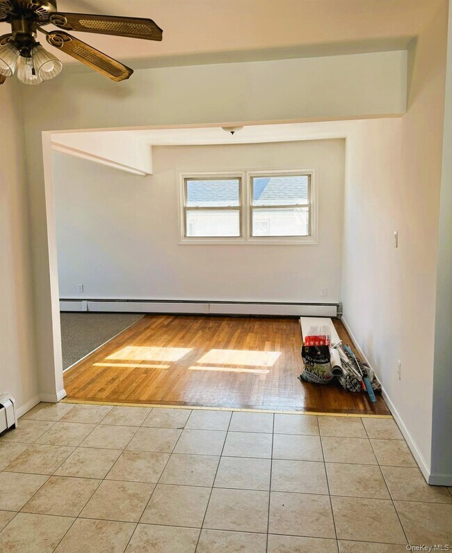 Building Photo - 131 Roslyn Rd