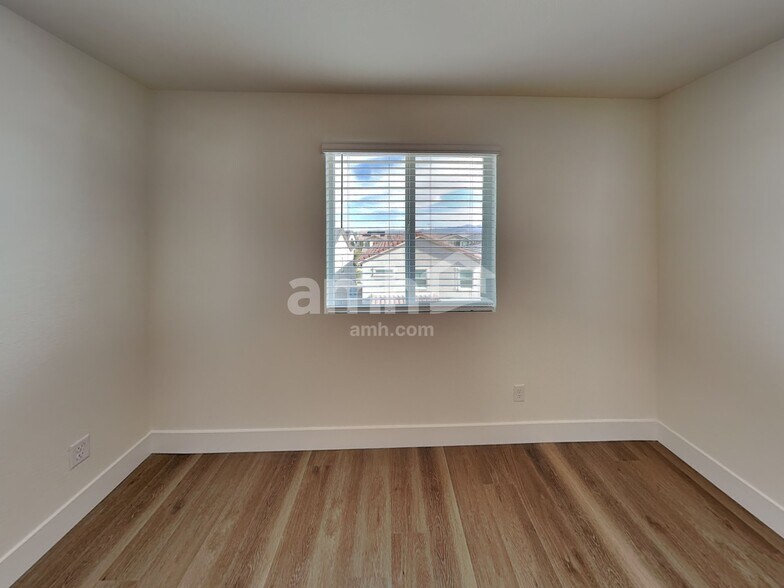 Building Photo - 10366 Beaver Tail St