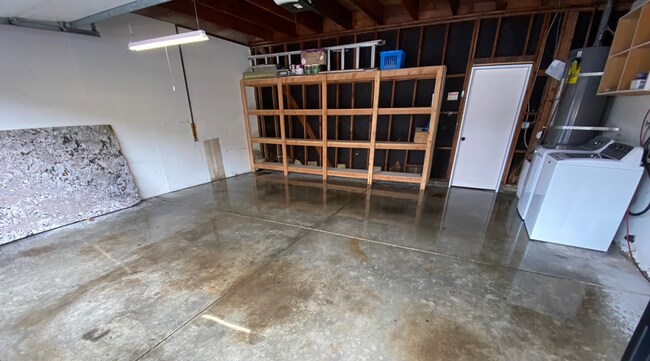 Building Photo - Spacious 2-Bedroom Townhouse in the Heart ...