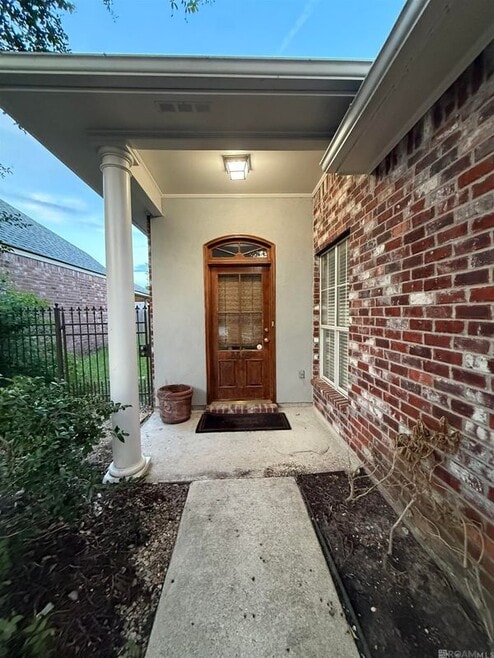 Building Photo - 5545 Ducros Dr