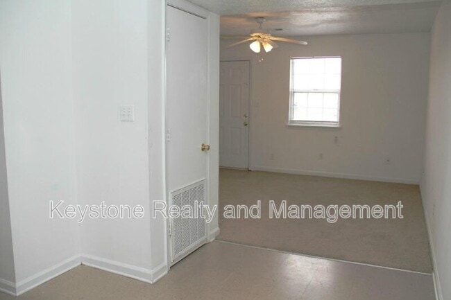 Building Photo - 1375 Thompsonville Ln