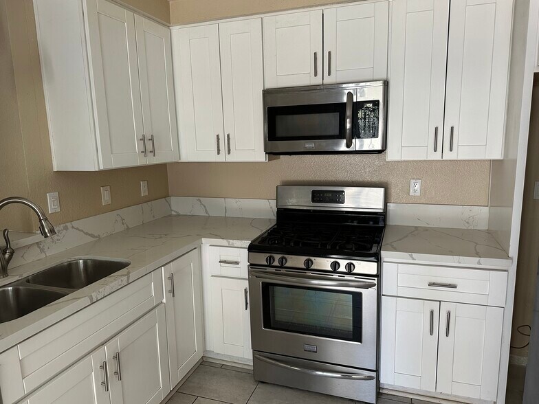 Building Photo - 11043 Clairemont Mesa Blvd