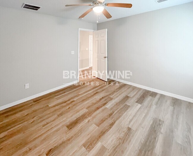 Building Photo - 5301 Oaktrail Ln