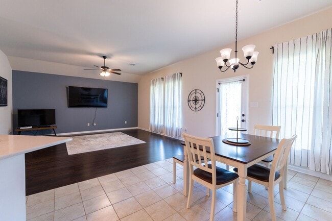 Building Photo - Victoria Meadows 3 bedroom, 2 bathroom Home