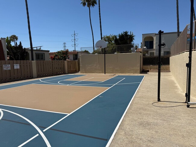 Building Photo - Townhome 3 bedroom 2 bath