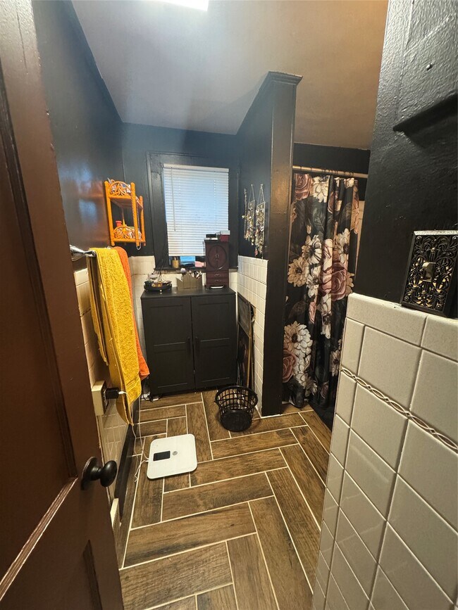 Building Photo - 60 Ely St