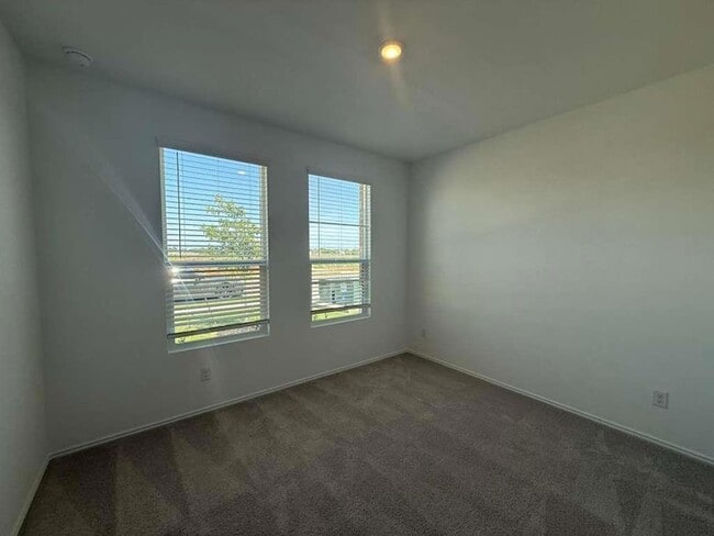 Building Photo - 261 Seven Seas Dr